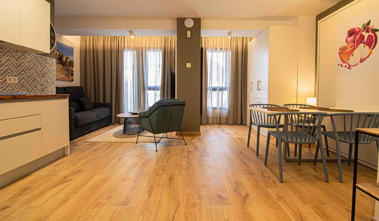 Apartamentos Leonor Málaga Dış mekan fotoğraf