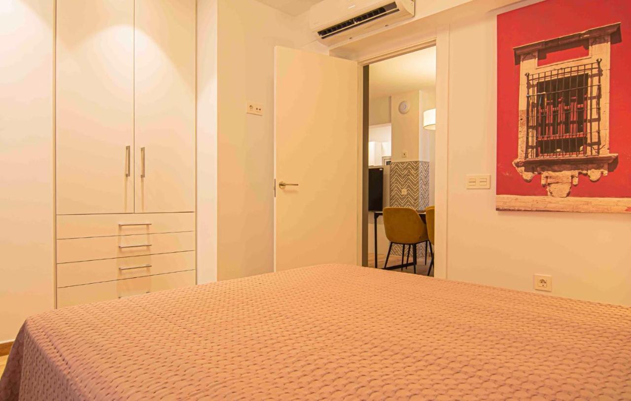 Apartamentos Leonor Málaga Dış mekan fotoğraf