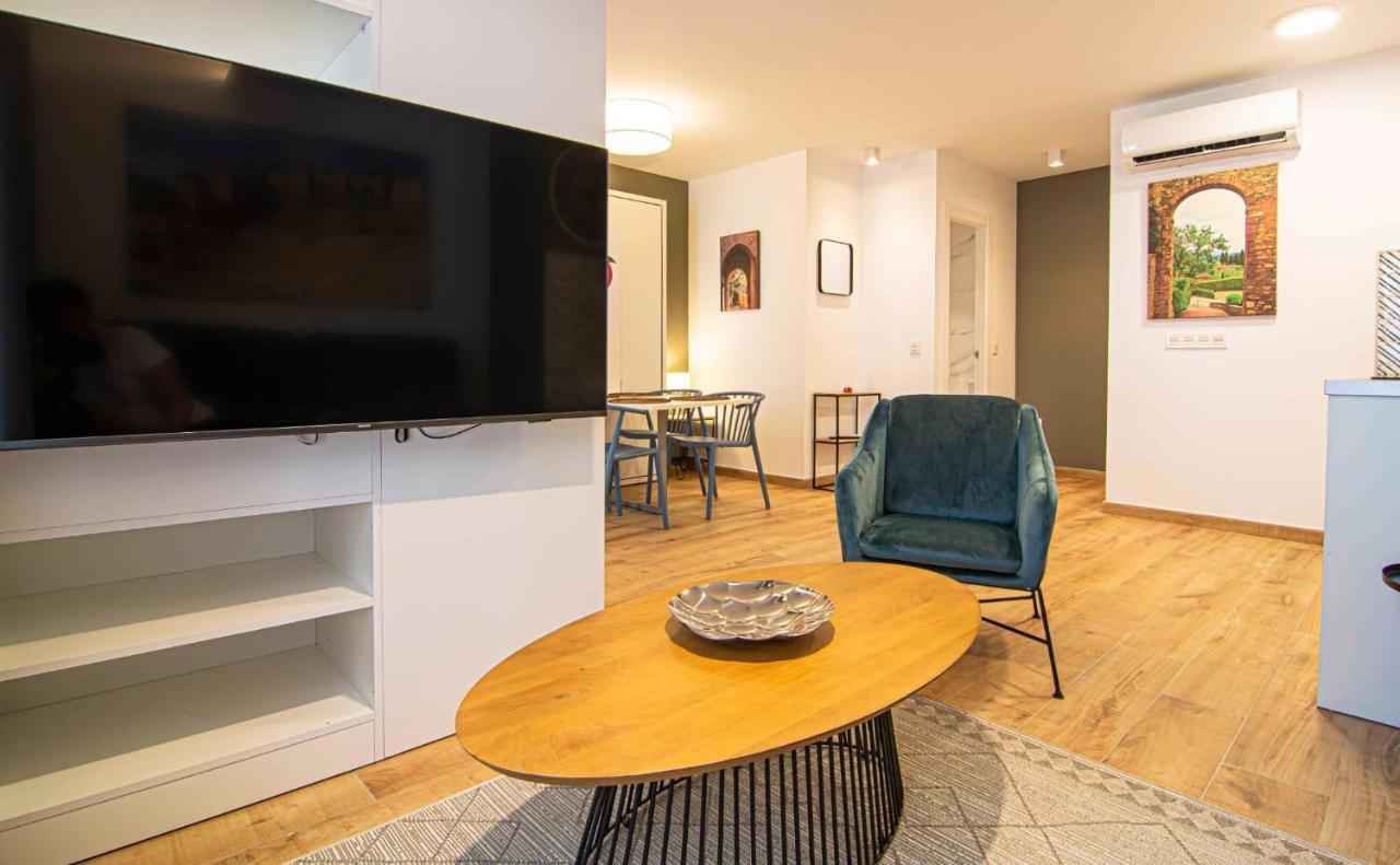 Apartamentos Leonor Málaga Dış mekan fotoğraf